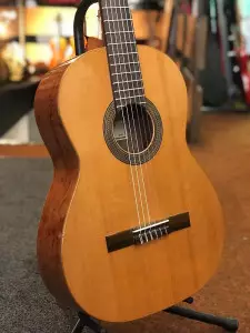 بررسی مشخصات و ویژگی های گیتار کلاسیک آنتونیو سانچز